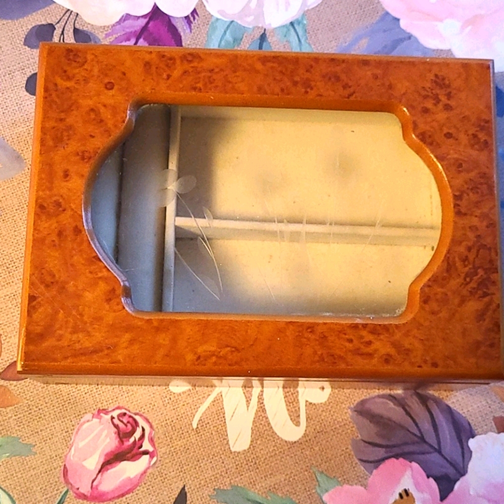 Jewelry box